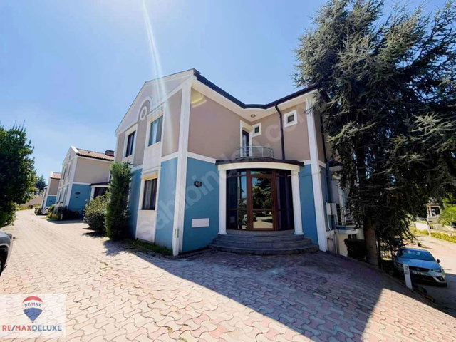 DEĞİRMENDERE BARIŞ VADİSİ SİTESİNDE SATILIK 6+2 TRİPLEKS VİLLA