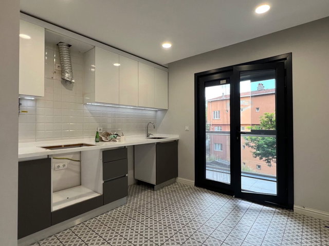 REMAX MASA ÇENGELKÖY ERGUVAN EVLERİNDE 3+1 130 M2 KİRALIK DAİRE