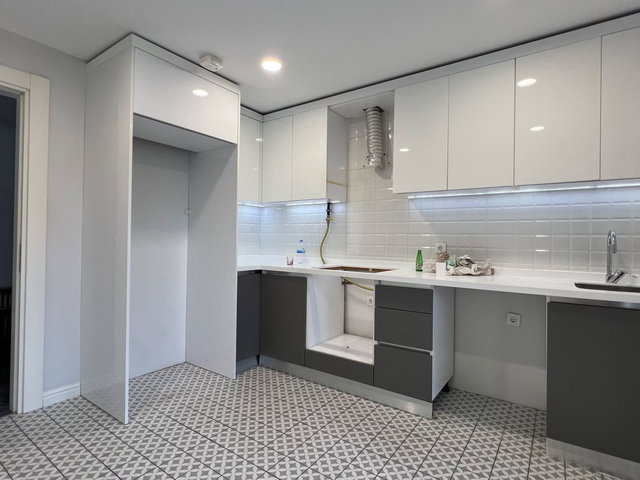 REMAX MASA ÇENGELKÖY ERGUVAN EVLERİNDE 3+1 130 M2 KİRALIK DAİRE