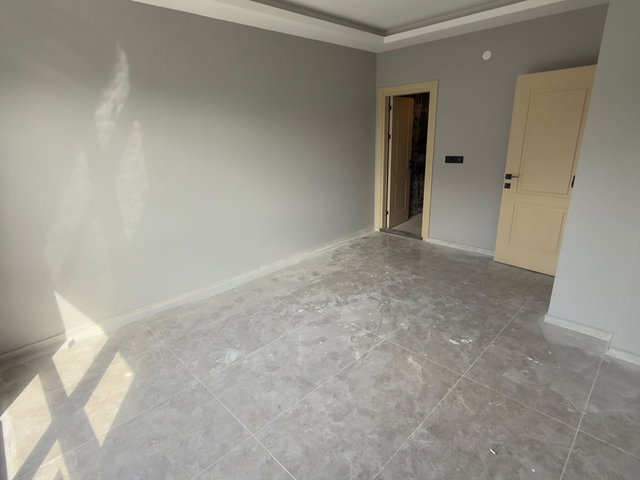 REMAX RAHŞAN ÇAM | YENİMAHALLEDE EBV. BANYOLU GENİŞ 3+1 DAİRE