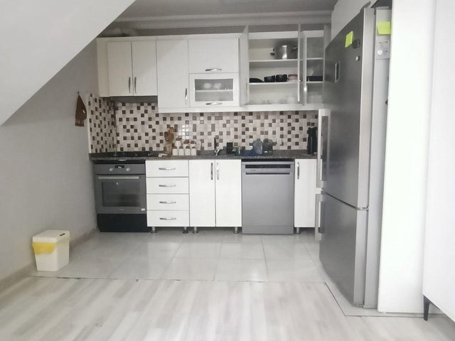 YUNUS EMRE MAH. TEK DAİRE ÜZERİ KİRALIK GENİŞ 2+1 DAİRE