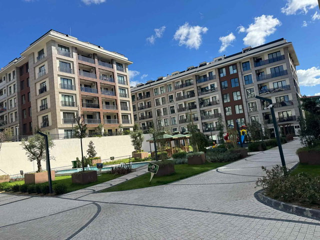 REMAX MASADAN ALYA MERKEZEFENDİ SİTESİNDE LUX 2+1 DAİRE