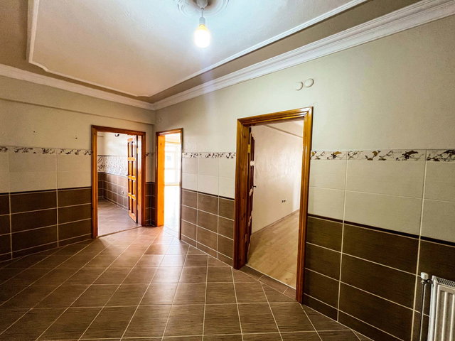 DERİNCE FATİH SULTAN MERKEZİ KONUMDA ARA KAT 130M2 KİRALIK 3+1 DAİRE