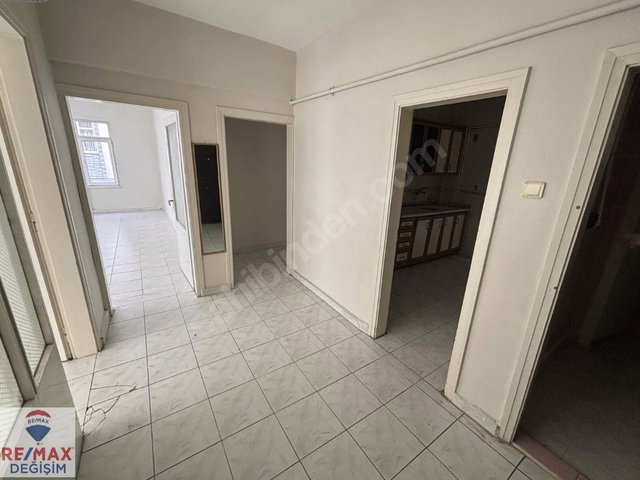 REMAX DEĞİŞİM MÜCAHİTTEN RIZAİYE MAH.DE SATILIK 3+1 ARAKAT DAİRE