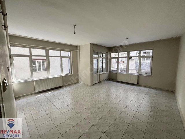 REMAX DEĞİŞİM MÜCAHİTTEN RIZAİYE MAH.DE SATILIK 3+1 ARAKAT DAİRE