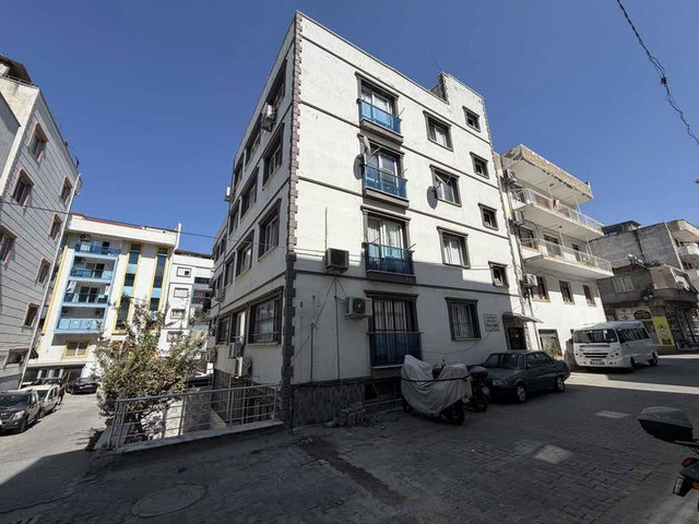 İKİÇEŞMELİK MAHALLESİNDE DURU APT. 1+1 EN ÜST KAT DAİRE