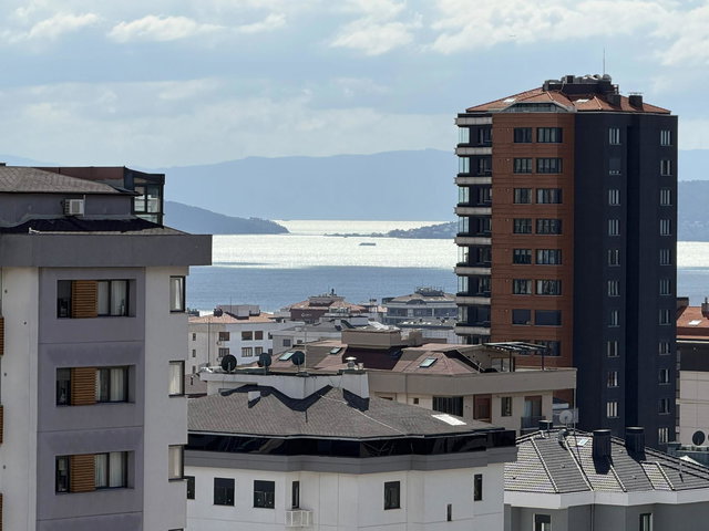 GÖZTEPE'NİN MERKEZİNDE KISMİ DENİZ MANZARALI,SIFIR SATILIK 3+1