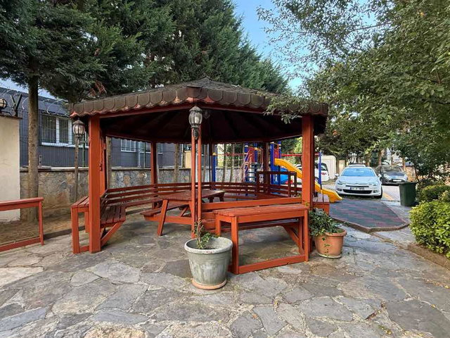 TAŞDELEN DOSTLAR SİTESİNDE HAVUZ MANZARALI KİRALIK 3+1 DAİRE