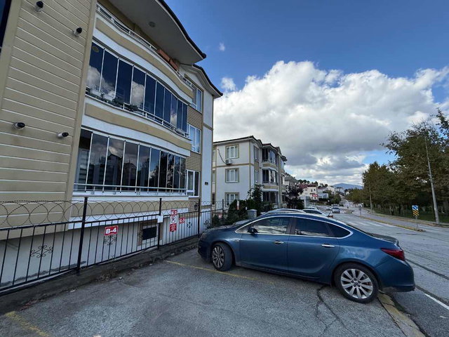 DILEK ERCAN REMAX ÇAKRA TOPÇULAR AZRA3 SITESI ARAKAT 3+1 KIRALIK