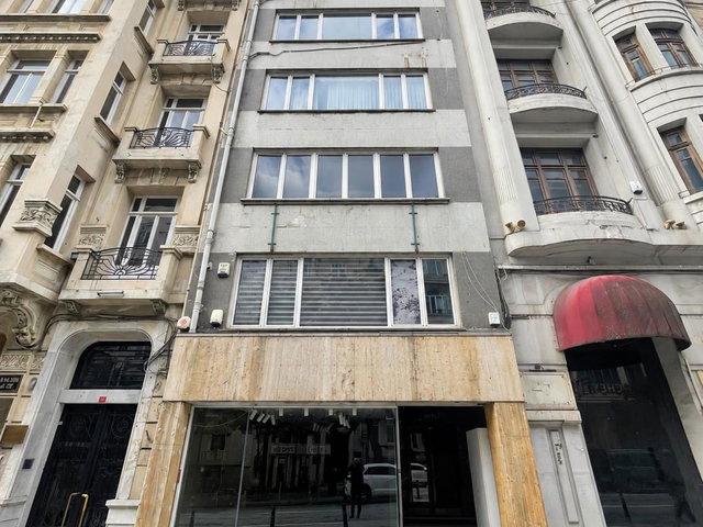 NİŞANTAŞI VALİKONAĞI CADDESİ ÜZERİNDE SATILIK 3+1 DAİRE
