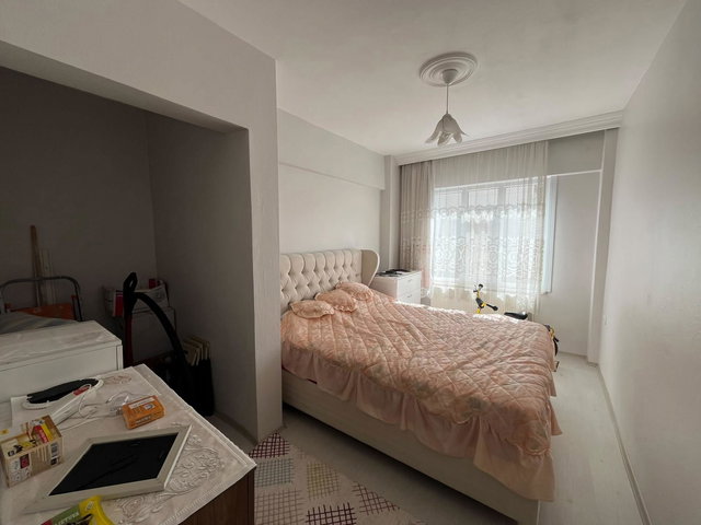 RE/MAX ŞEHİR 2 YALOVA MERKEZ DE SATILIK 2+1 ARA KAT DAİRE
