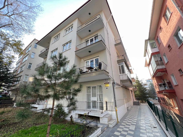 TUNALI BÜKLÜM CADDESİNDE MODERN EŞYALI KİRALIK 2+1 DAİRE