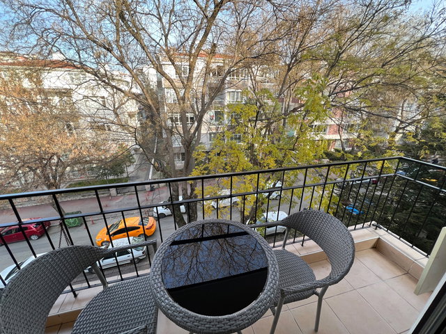 TUNALI BÜKLÜM CADDESİNDE MODERN EŞYALI KİRALIK 2+1 DAİRE