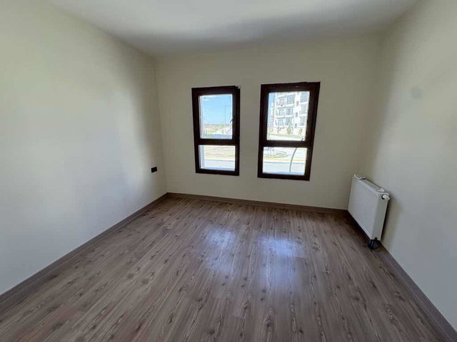 ÇORLU’DA SİTE İÇİNDE 2024 YAPIMI 2+1 | GİRİŞ KAT | BALKONLU | MERKEZİ ISITMA