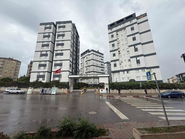 HELENIUM SİTESİ'NDE  3. KAT HAVUZLU & GÜVENLİKLİ MASRAFSIZ  3+1  SATILIK DAIRE