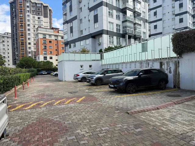 HELENIUM SİTESİ'NDE  3. KAT HAVUZLU & GÜVENLİKLİ MASRAFSIZ  3+1  SATILIK DAIRE
