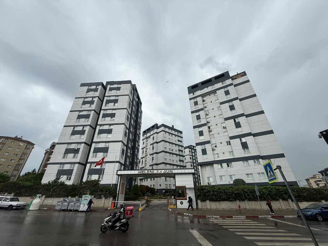 HELENIUM SİTESİ'NDE  3. KAT HAVUZLU & GÜVENLİKLİ MASRAFSIZ  3+1  SATILIK DAIRE