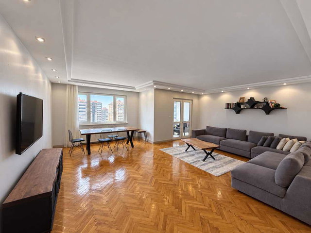 YEŞİLKENT 3 SİTESİNDE PEYZAJ CEPHE ACİL SATILIK 3+1 TEMİZ DAİRE