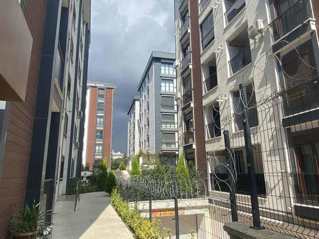 TUZLA POSTANE MAHALLESİNDE  YAVUZHAN KONAKLARI SİTESİNDE 2+1 BOŞ SATILIK DAİRE