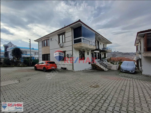 YALOVA MERKEZ BAĞLARBAŞI MAH.HAYAL KENT SITESI'NDE SATILIK VILLA