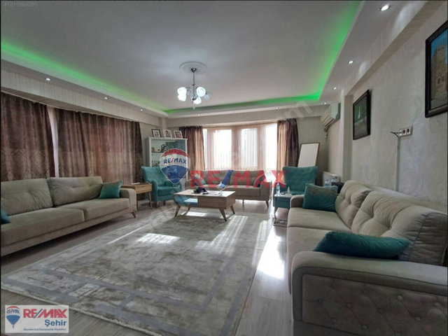YALOVA MERKEZ BAĞLARBAŞI MAH.HAYAL KENT SITESI'NDE SATILIK VILLA