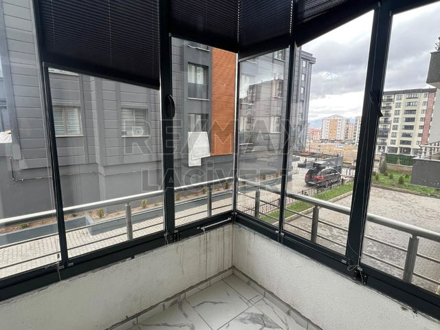 RE/MAX LACİVERT'TEN YILDIZKENT'TE KİRALIK 3+1 DAİRE