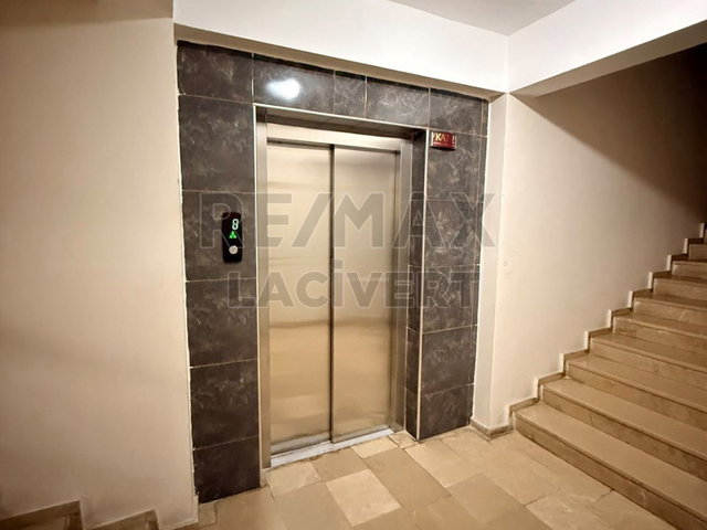 RE/MAX LACİVERT'TEN YILDIZKENT'TE SATILIK 4+1 DAİRE