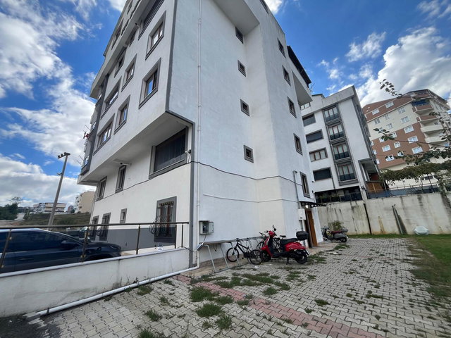 ÇAYIROVA ATATÜRK MAH. BUTİK SİTEDE 2+1 ÇİFT BANYOLU ÜST DUBLEKS