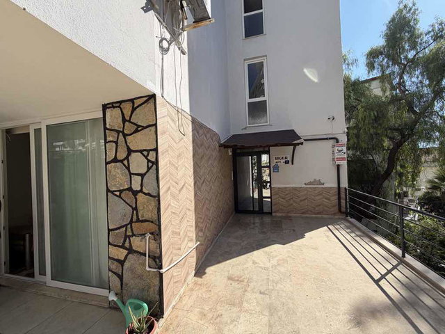 KUŞADASI MARİNADA DENİZ VE ŞEHİR MANZARALI SATILIK 3+1 DAİRE
