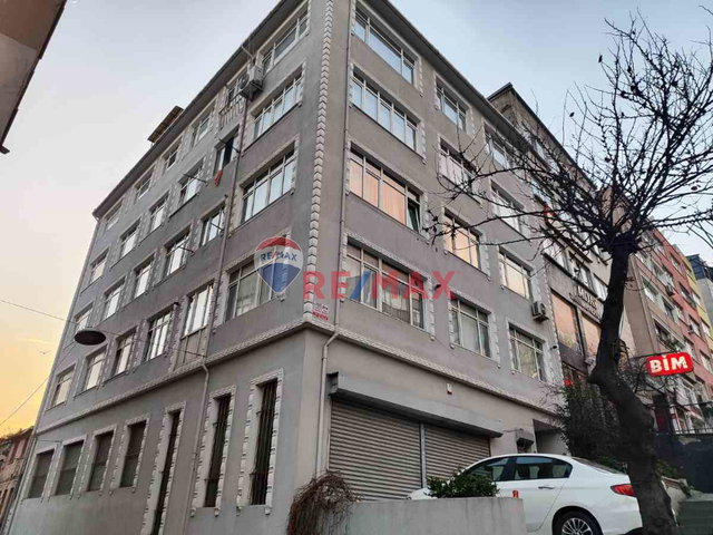 ŞİŞLİ AKAĞALAR CADDESİ ÜZERİNDE EŞYALI KİRALIK ARA KAT DAİRE