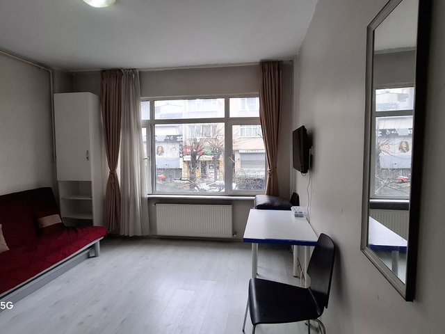 ŞİŞLİ AKAĞALAR CADDESİ ÜZERİNDE EŞYALI KİRALIK ARA KAT DAİRE