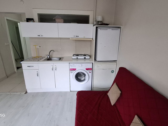 ŞİŞLİ AKAĞALAR CADDESİ ÜZERİNDE EŞYALI KİRALIK ARA KAT DAİRE
