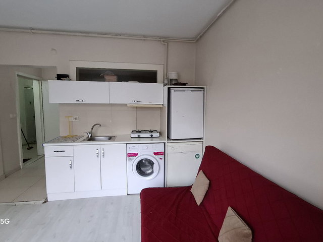 ŞİŞLİ AKAĞALAR CADDESİ ÜZERİNDE EŞYALI KİRALIK ARA KAT DAİRE