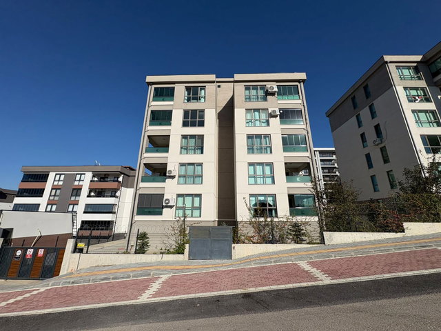 REMAX ADVANGTAGE'TAN KARNUR DOKTORLAR SITESINDE KIRALIK 2+1 DAIRE