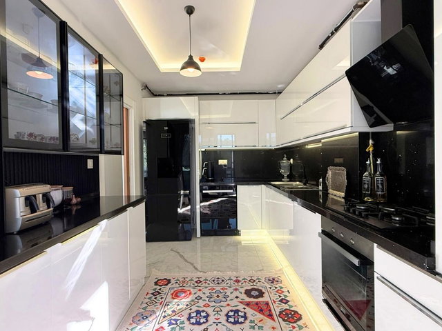REMAX BEYAZ ODUNLUK MAH. SİTE İÇİ ARAKAT 3+1 LÜKS DAİRE
