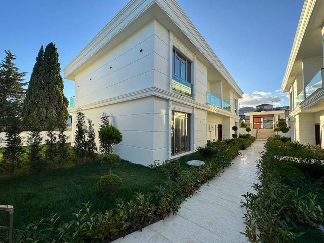 REMAX TEN BÜYÜKÇEKMECE KARAAĞAÇ’TA ACİL SATILIK SIFIR 4+1 LÜKS VİLLA