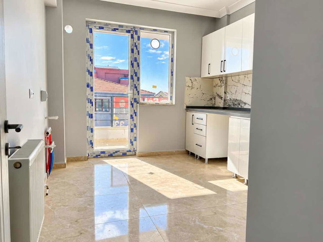 DIKMEN CADDESINE 500 MT MESAFEDE 3+1 SATILIK KATTA DAIRE