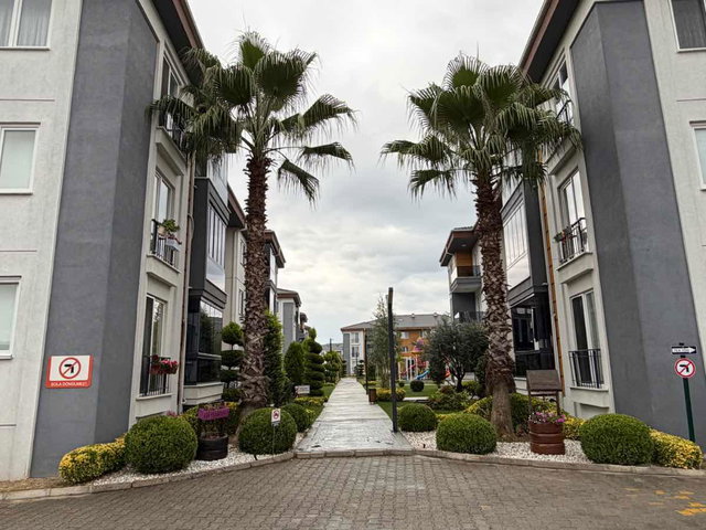 SERDİVAN YAZLIK BÖLGESİNİN EN ÖZEL SİTESİ ÜST KAT BAKIMLI DAİRE