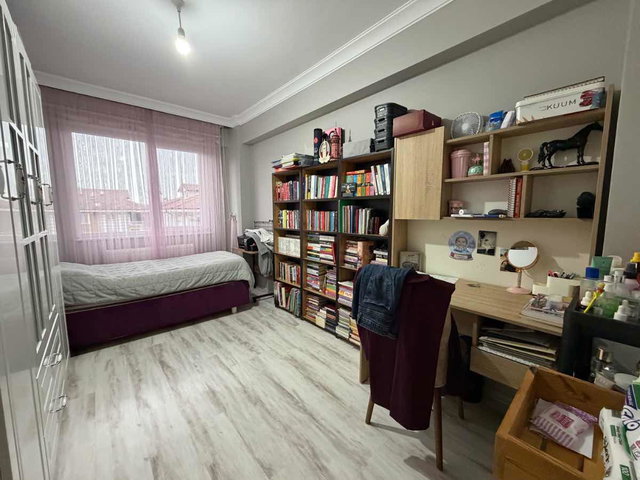 SERDİVAN YAZLIK BÖLGESİNİN EN ÖZEL SİTESİ ÜST KAT BAKIMLI DAİRE