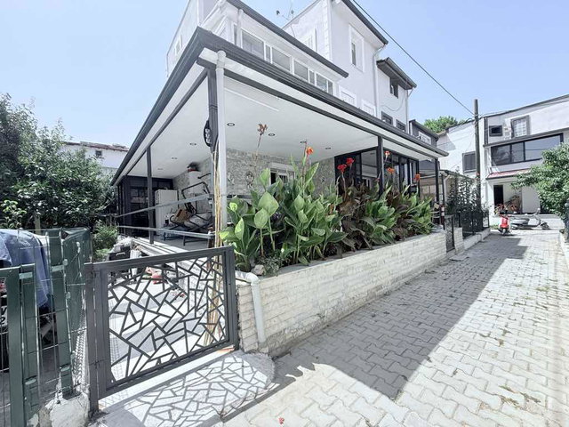 KARAOVA AKTUR SİTESİ'NDE DENİZE YAKIN 4+1 BAKIMLI TRİPLEKS VİLLA