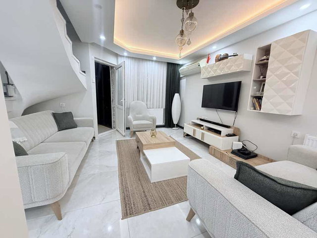 KARAOVA AKTUR SİTESİ'NDE DENİZE YAKIN 4+1 BAKIMLI TRİPLEKS VİLLA