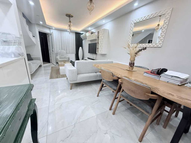 KARAOVA AKTUR SİTESİ'NDE DENİZE YAKIN 4+1 BAKIMLI TRİPLEKS VİLLA