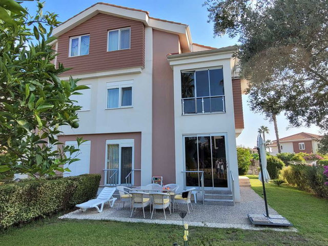 MANAVGAT ÇOLAKLI’DA AQUARİUS-1 HAVUZLU SİTESİNDE FULL EŞYALI 3+1 TİPLEKS VİLLA