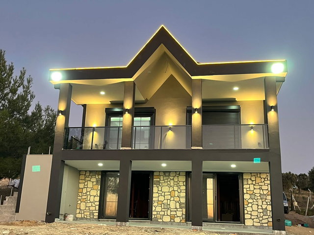 BUCA KARACAAĞAÇ 800 M2 ARSA ÜZERINDE KISMI EŞYALI SIFIR YAPILMIŞ IKI KATLI MÜSTAKIL EV