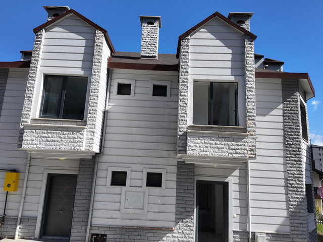 FATSA DOLUNAY’DA MAVİ EVLER SİTESİ’NDE SATILIK 3 KATLI TRİPLEX VİLLA