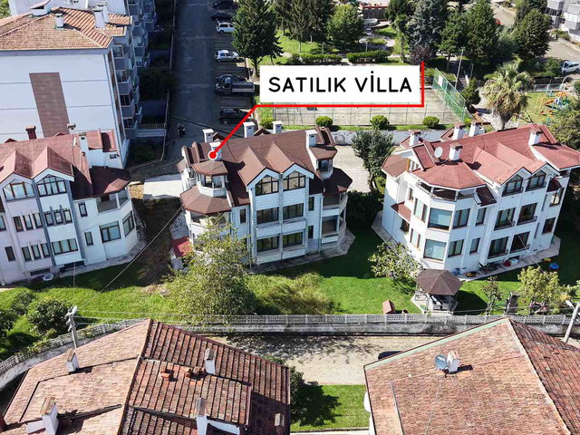 FATSA DOLUNAY’DA MAVİ EVLER SİTESİ’NDE SATILIK 3 KATLI TRİPLEX VİLLA