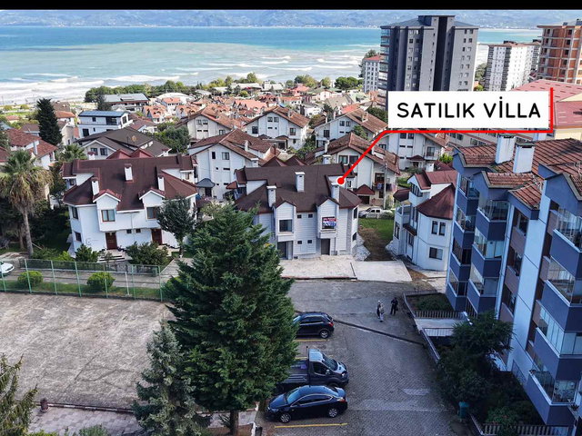 FATSA DOLUNAY’DA MAVİ EVLER SİTESİ’NDE SATILIK 3 KATLI TRİPLEX VİLLA