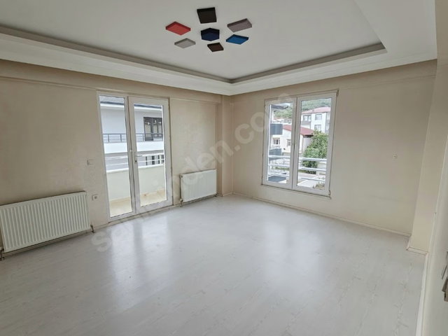 REMAX MYRADAN MERKEZİ KONUMDA KİRALIK 2+1 AYRI MUTFAK TERASLI