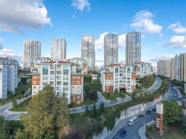 REMAX GELİŞİMDEN BAHÇEŞEHİR VADİTEPE 1 BÖLGEDE  3+1 EŞYALI DAİRE
