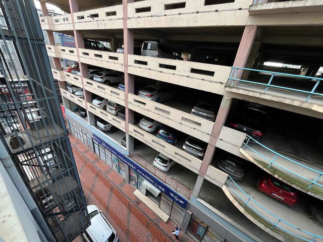 YÜRÜYÜŞ YOLU ÜZERİNDE 4 BÖLMELİ HEM OFİS HEM EV SATILIK MÜLK